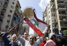 اللبنانيون مهددون بالرغيف photo credit : AFP