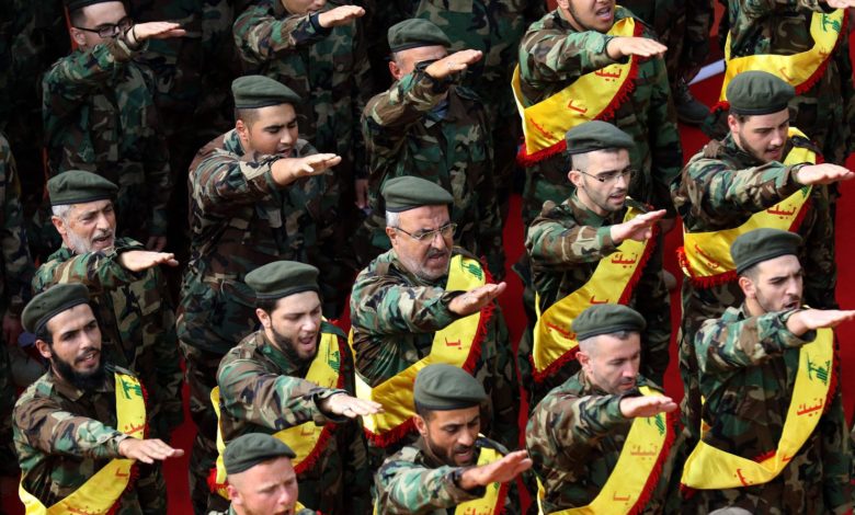 عناصر من حزب الله في النبطية. الصورة لـ : محمود الزيات / وكالة الصحافة الفرنسية.
